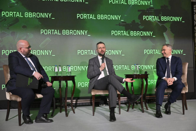 Konferencja Portalu Obronnego „Odporność cyfrowa i informacyjna Polski. Wyzwania w dobie wojny hybrydowej". Drugi panel