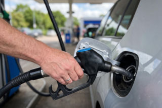 Hurtowe ceny paliw 25.07.2026. Potężne uderzenie w ceny diesla i zaskakujące obniżki benzyny premium