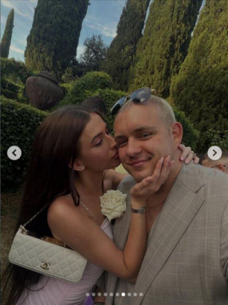 Obcisła kreacja i goła klata! Roksana Węgiel i Kevin Mglej szaleją na ślubie przyjaciół