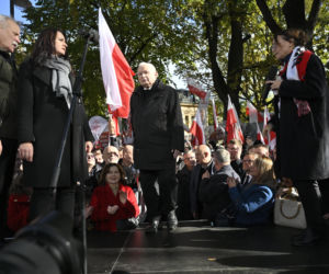 Jarosław Kaczyński w trakcie protestu przed Trybunałem Konstytucyjnym