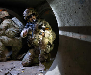 Pentagon planuje operacje lądowe w Iranie. Teheran grozi „podpaleniem” amerykańskich wojsk