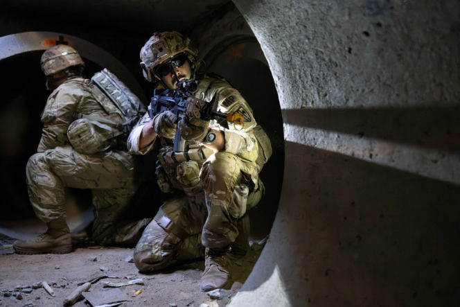 Pentagon planuje operacje lądowe w Iranie. Teheran grozi „podpaleniem” amerykańskich wojsk