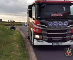 Motocyklista nagle zjechał z drogi i uderzył skarpę! Tragiczny wypadek pod Włocławkiem [ZDJĘCIA] 