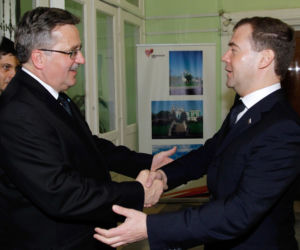 Dmitrij Miedwiediew i Bronisław Komorowski w Smoleńsku