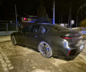 Sprawcy wysiedli z czarnego BMW