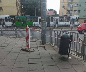 Niebezpieczne zapadliska na ulicy Tkackiej