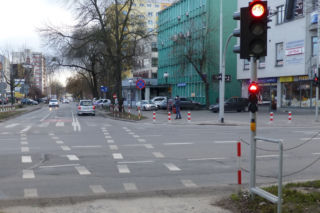 Na skrzyżowaniu Batorego i Żeromskiego pojawiła się dodatkowa sygnalizacja - Ułatwi ona życie rowerzystom
