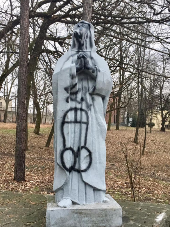 Zdewastowana Kalwaria Panewnicka