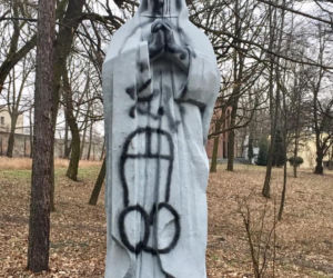 Zdewastowana Kalwaria Panewnicka