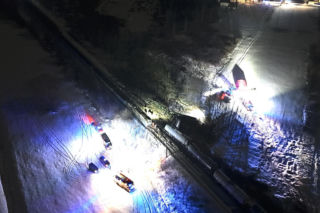 PILNE. Katastrofa pociągu pod Warszawą! Sześć wagonów wypadło z torów