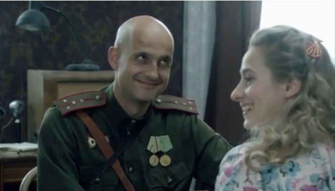 Czas honoru Powstanie odc. 10. Siergiejew (Robert Koszucki), Halszka (Julia Rosnowska)