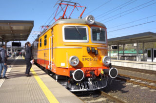 Jechałem legendarnym pociągiem. W środku jak kiedyś, aż trudno uwierzyć! Ludzie mówią wprost: „to były czasy”