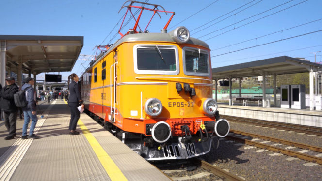 Jechałem legendarnym pociągiem. W środku jak kiedyś, aż trudno uwierzyć! Ludzie mówią wprost: „to były czasy”