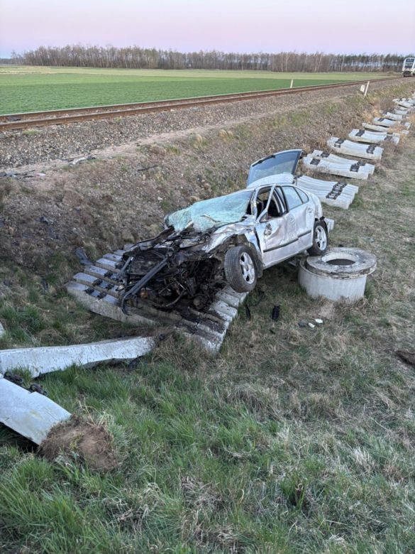 Tragiczne zderzenie osobówki z szynobusem na Mazowszu. Nie żyje 59-letni mężczyzna