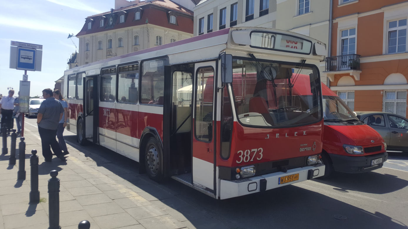 Zabytkowe autobusy ruszają na wakacyjną linię 100