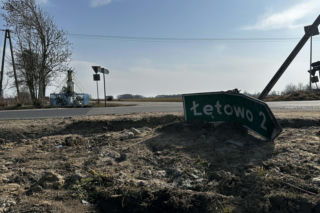 Dwie osoby zatrzymane po dachowaniu BMW. Co z 18-letnim kierowcą?