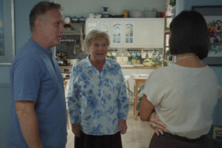 M jak miłość, odcinek 1907. Agnes (Amanda Mincewicz), Barbara (Teresa Lipowska), Artur Rogowski (Robert Moskwa)