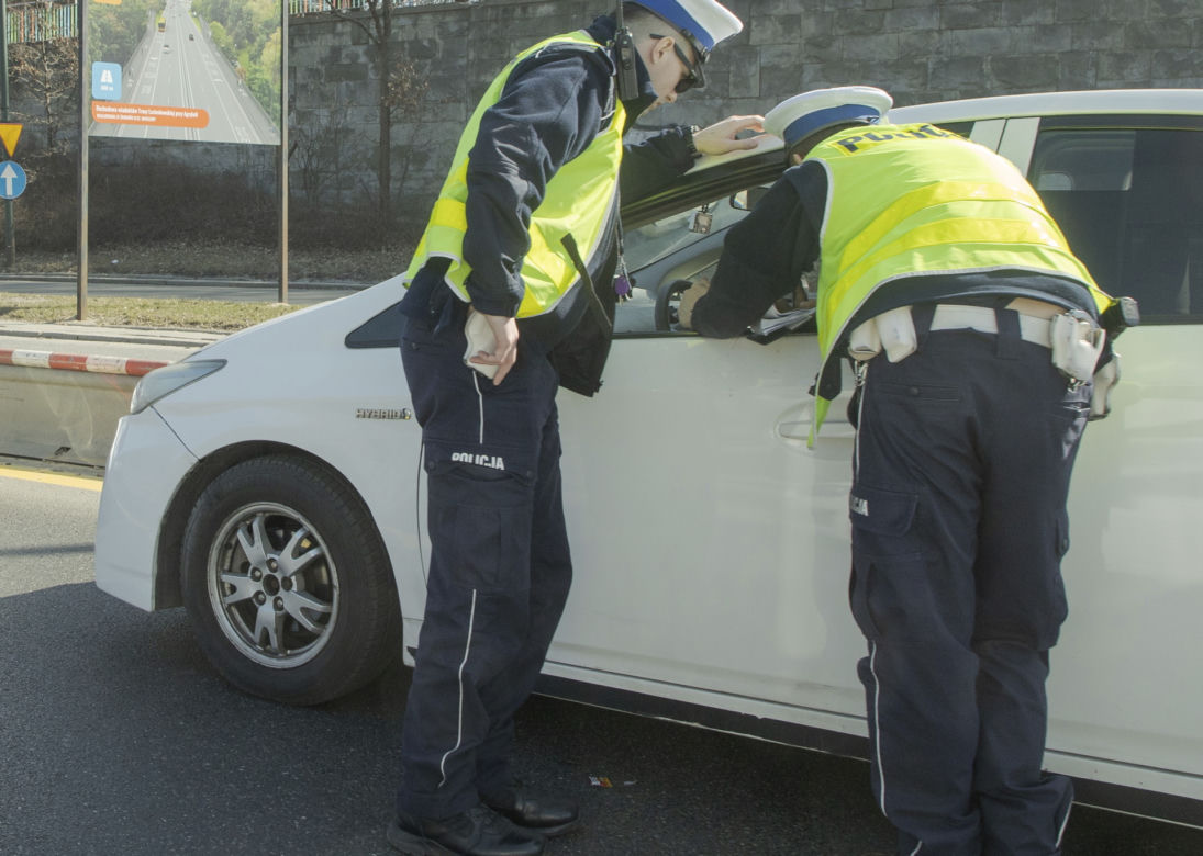 kontrola pojazdu mechanik policja patrol
