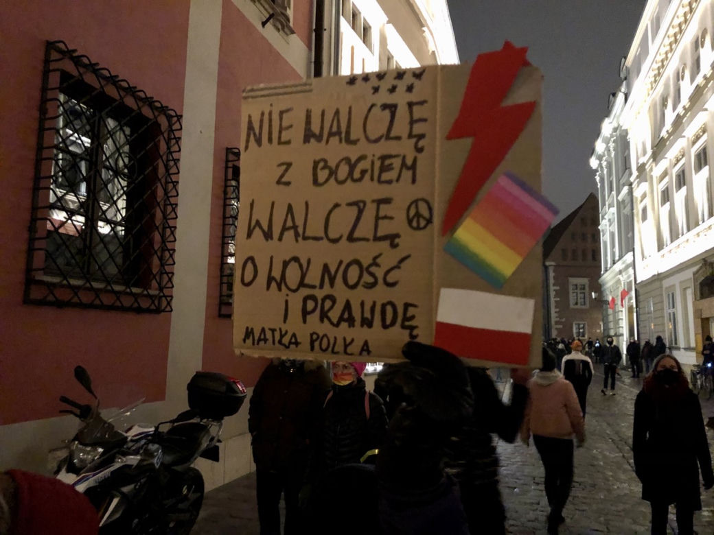 Protest przeciwko kardynałowi Stanisławowi Dziwiszowi w Krakowie