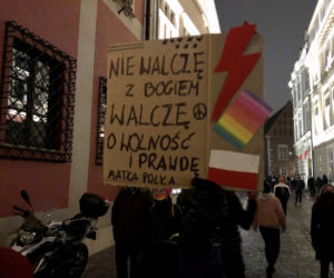 Protest przeciwko kardynałowi Stanisławowi Dziwiszowi w Krakowie