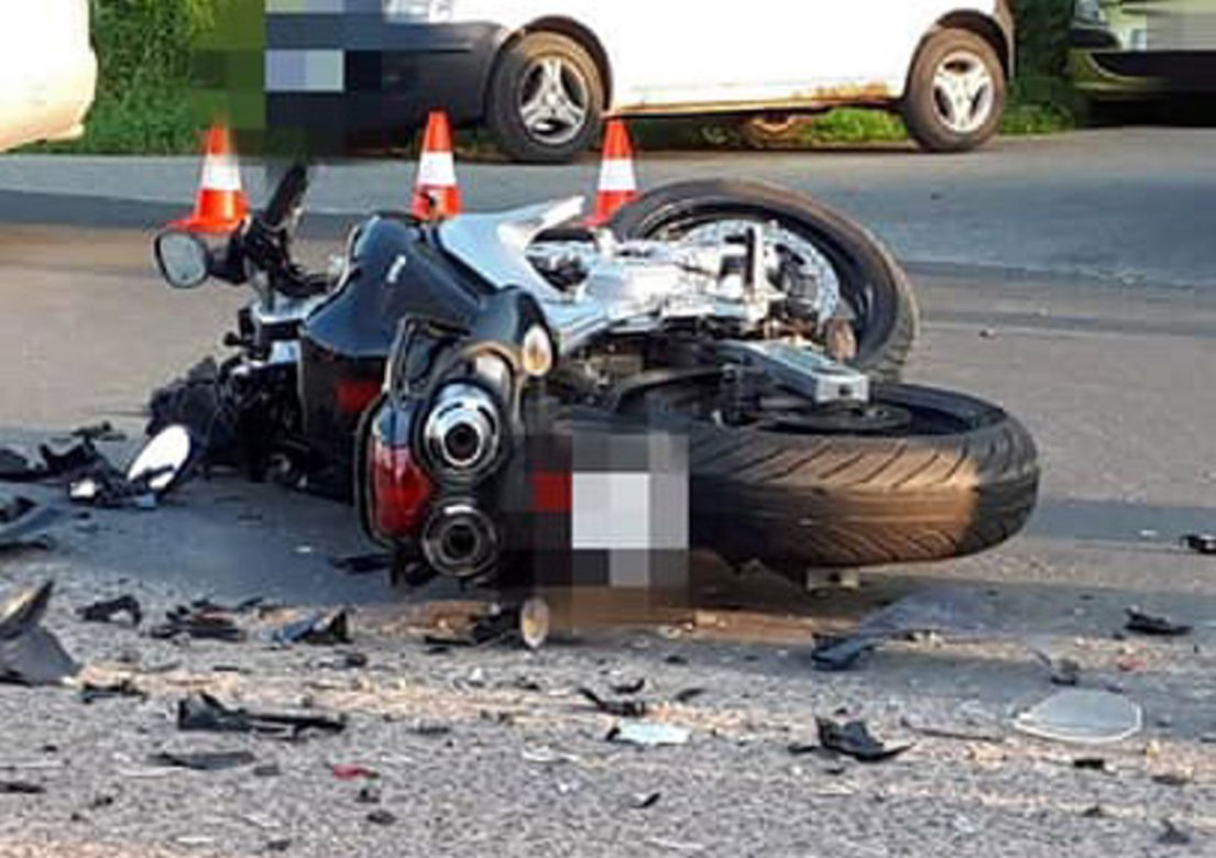 Dwa fatalne wypadki motocyklistów pod Płockiem! Jedna z maszyn roztrzaskała się o dwa auta [ZDJĘCIA].