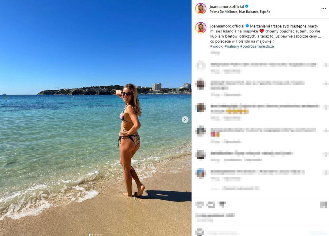 Joanna Moro kuca w lesie