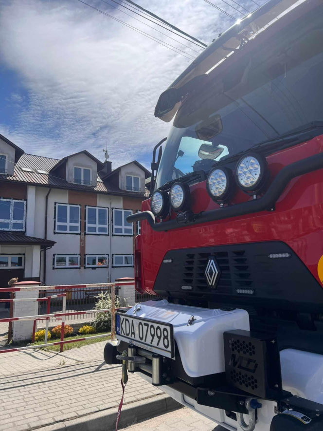 Ewakuacja szkoły w Luszowicach. Budynek musiało opuścić 265 osób