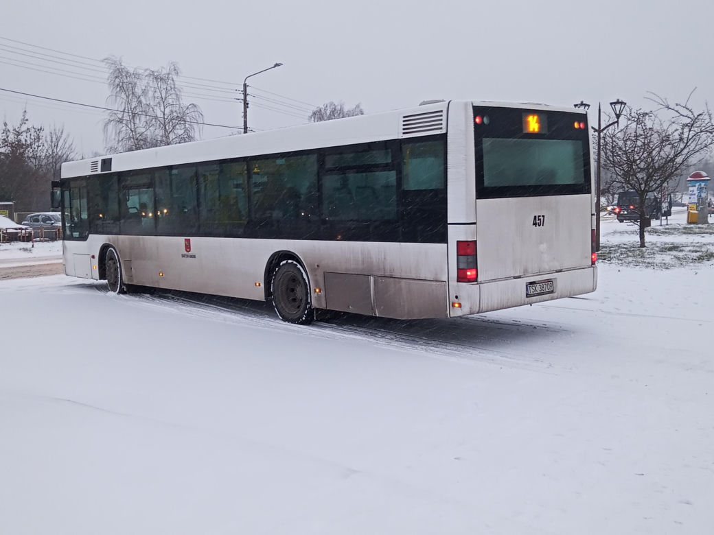 Zima w Świętokrzyskiem. Skarżysko-Kamienna w białym puchu. Zobacz zdjęcia