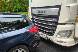 Zderzenie dwóch tirów i osobówki. Poważny wypadek na DK12 w Krzemieniewie