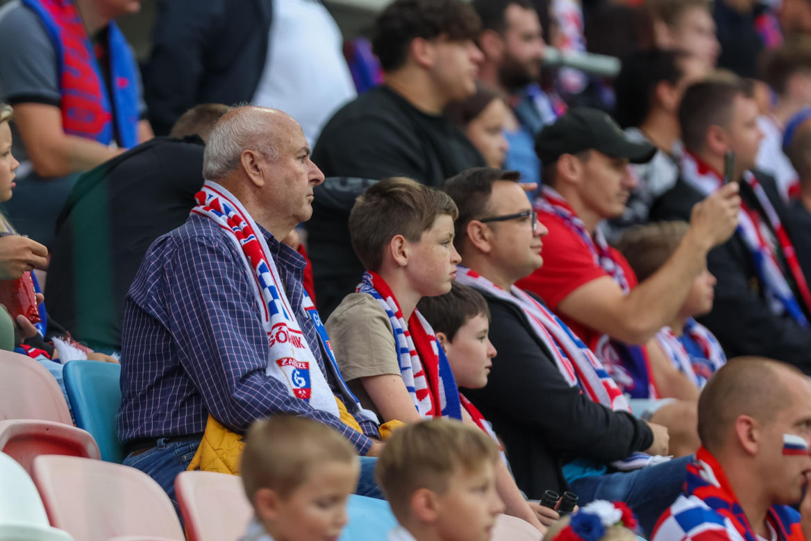 Sportowe emocje na trybunach podczas meczu Górnik Zabrze - Piast Gliwice
