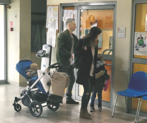 Lech Wałęsa modli się o życie wnuczki