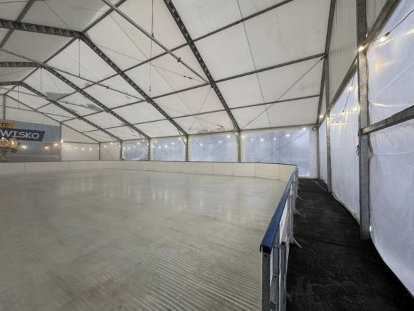 Kryte lodowisko w Starachowicach gotowe do startu! Bądź pierwszy i wjedź na taflę za 5 zł!