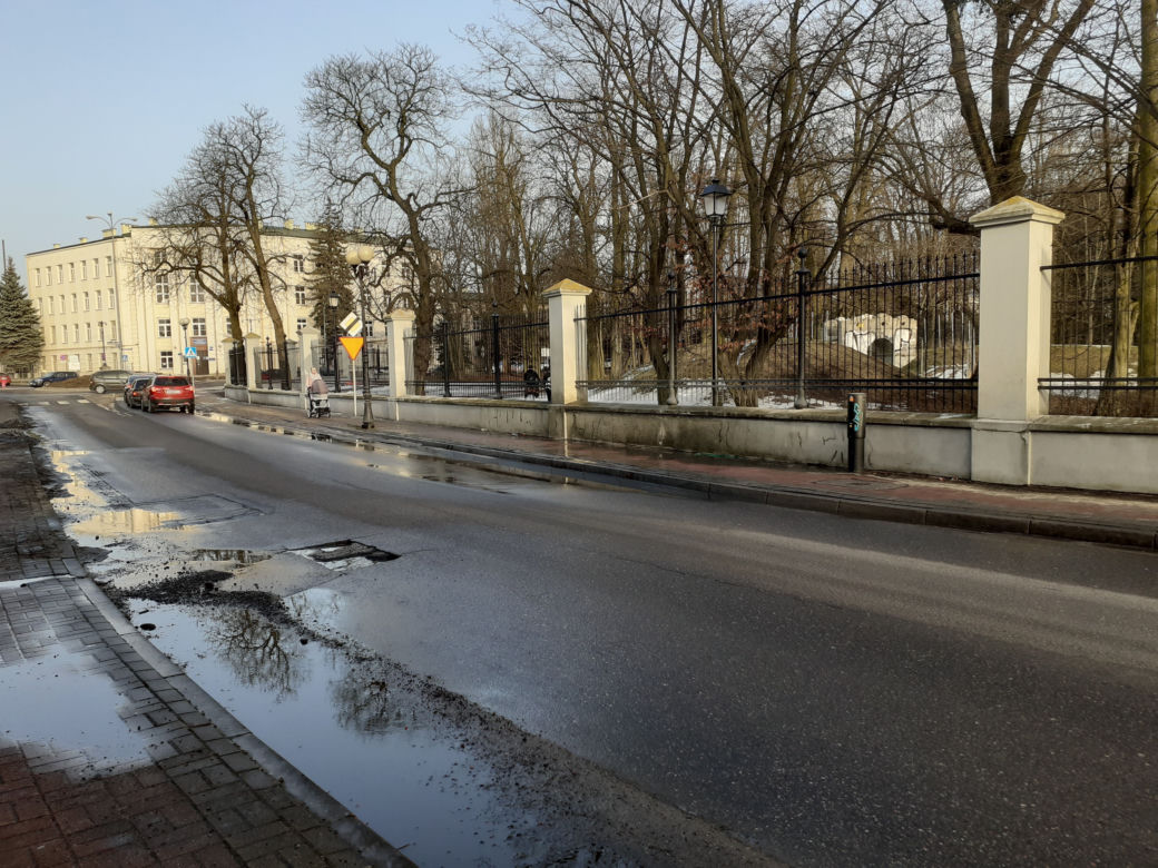 Siedleckie szkoły przy ul. Konarskiego i Prusa i ich okolica w lutym 2021 roku