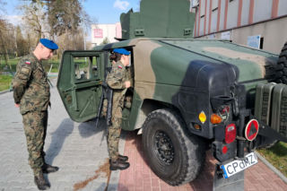 Targi Służby i Pracy w Skarżysku. Wojsko Polskie kusi nowoczesnością i stabilną ścieżką kariery
