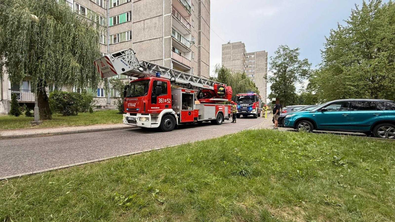 Pożar mieszkania w bloku przy ul. Marynarki Wojennej Tarnowie. Ewakuowano 30 osób
