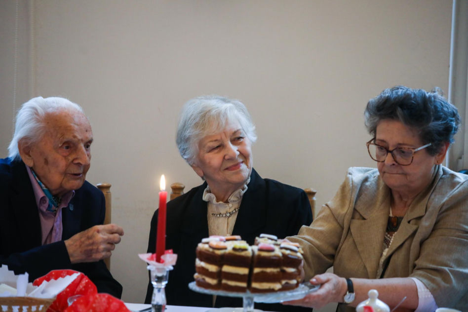  Żona Leonarda Pietraszaka zamieszkała w domu opieki w Skolimowie" 