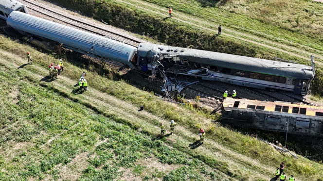 Wstrząsające zdjęcia z katastrofy kolejowej na Mazowszu