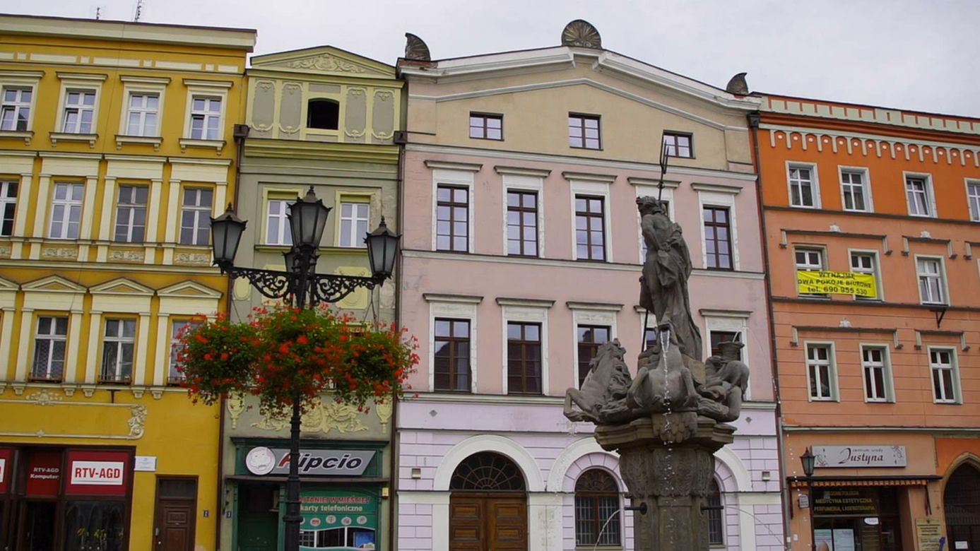 Najpiękniejsze miasteczko na Dolnym Śląsku. AI: "Klimat godny małej Pragi"