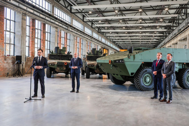 Rosomak z gigantycznym wsparciem 57 mln zł. Zwiększenie produkcji i linia dla Legwanów