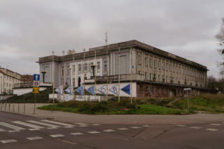 Gdański zabytek niszczeje. Socrealistyczny gmach był częścią niezrealizowanego planu