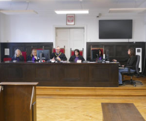 Tomek położył się odpocząć na podłodze. Już nie wstał. Został zadźgany przez znajomego