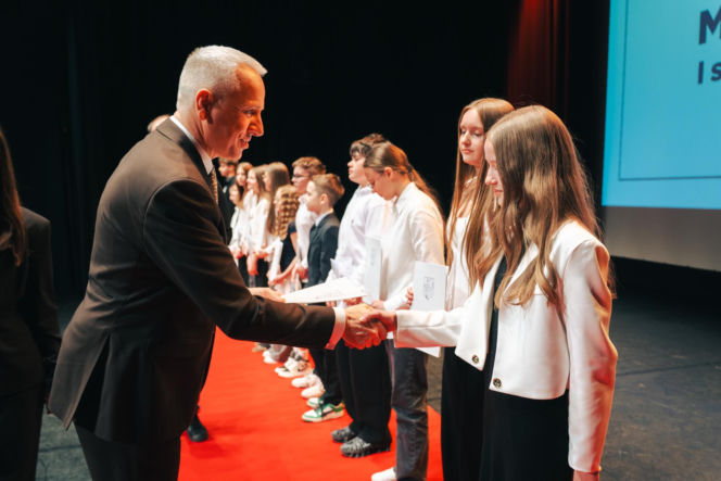 Najzdolniejsi uczniowie odebrali stypendia Prezydenta Miasta Siedlce