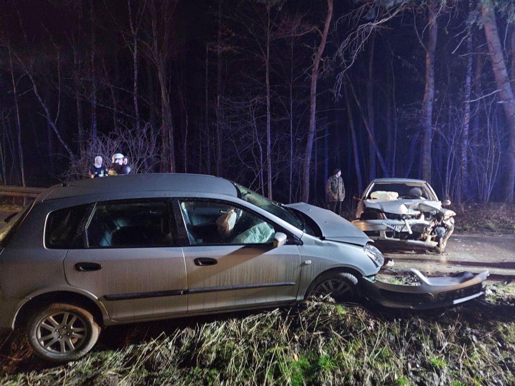 Groźny wypadek w Rudzie! Są osoby poszkodowane, droga jest zablokowana