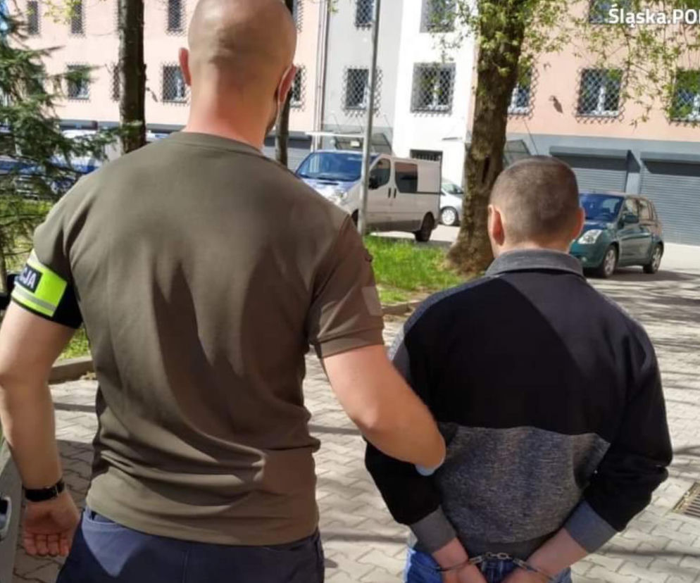 Makabra w Będzinie. Syn przyłożył nóż do szyi ojca i zaczął dźgać, wszędzie była krew