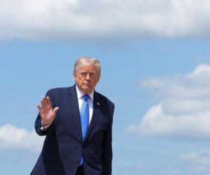 Uzbrojony mężczyzna czekał na Trumpa! Potem incydent ze śmigłowcem