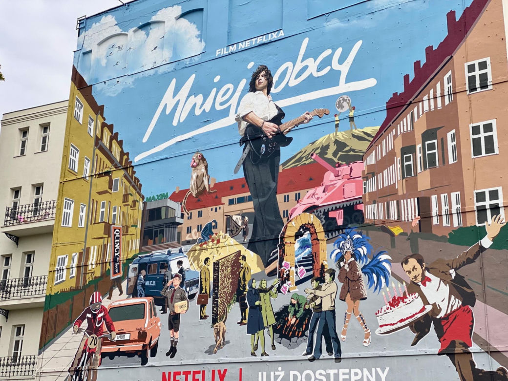 Wyjątkowy mural powstał we Wrocławiu! Wizualny hołd dla Jana Borysewicza z okazji sukcesu "Mniej obcego"