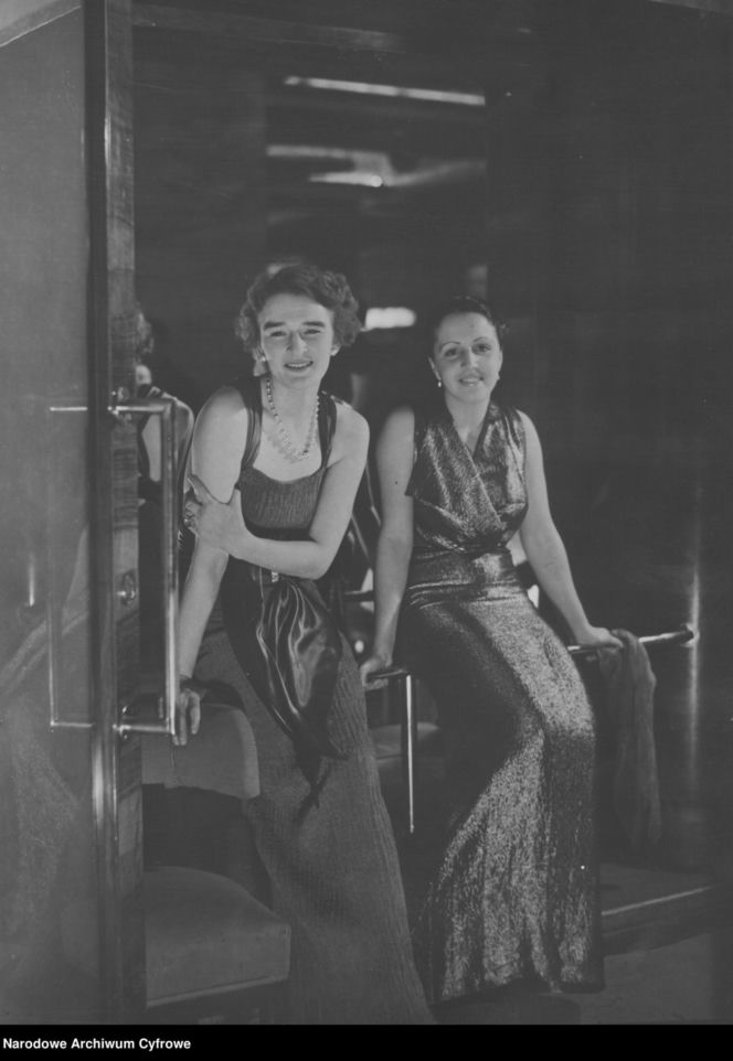 Sylwester w Warszawie sprzed lat. Tak stolica witała dawniej Nowy Rok