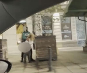 Seks na chodniku w centrum Warszawy. Para oddawała się uniesieniom przy Alejach Jerozolimskich