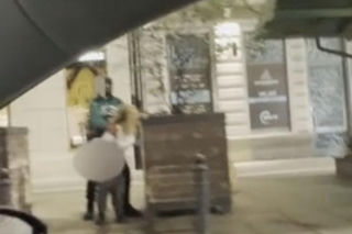 Seks na chodniku w centrum Warszawy. Para oddawała się uniesieniom przy Alejach Jerozolimskich