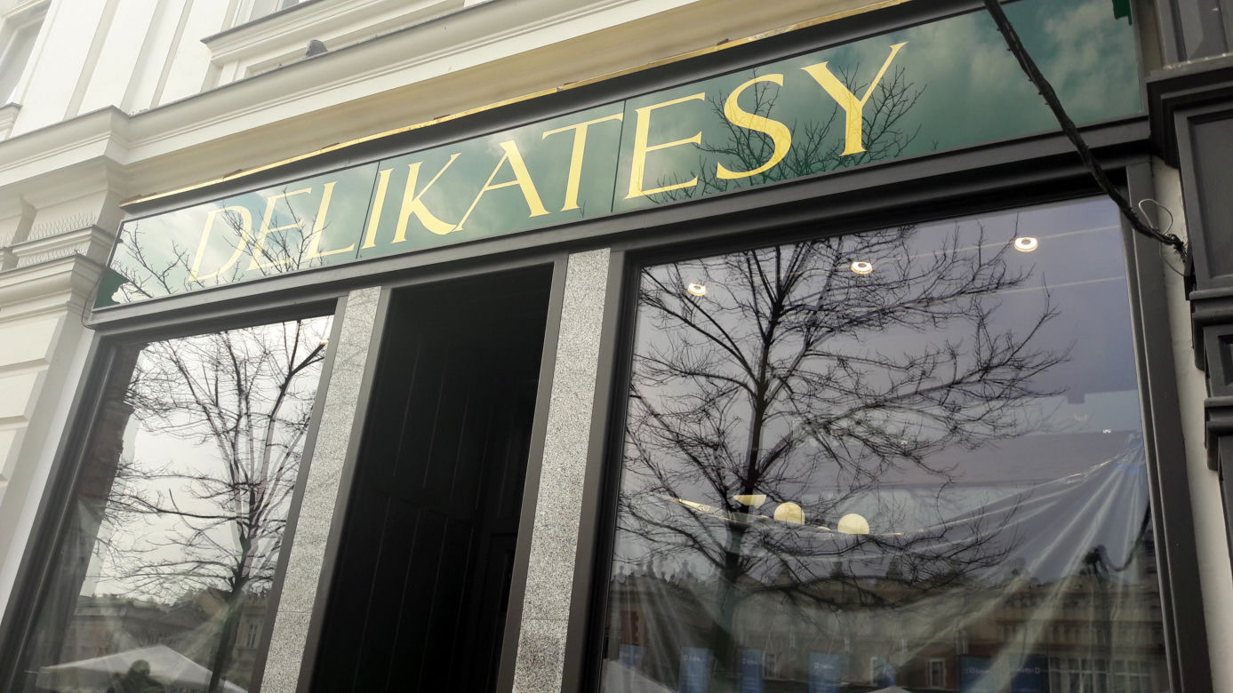 Wiemy, jak wygląda szyld Biedronki na krakowskim Rynku! [ZDJĘCIA]